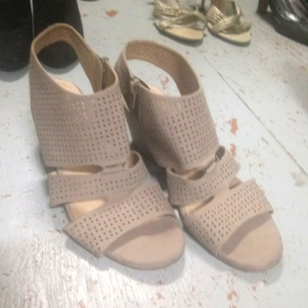 Women's shoes